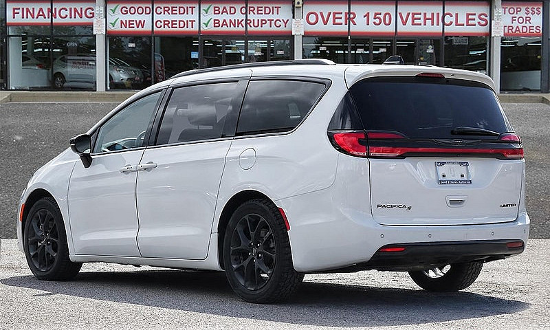 2025 Chrysler Pacifi...