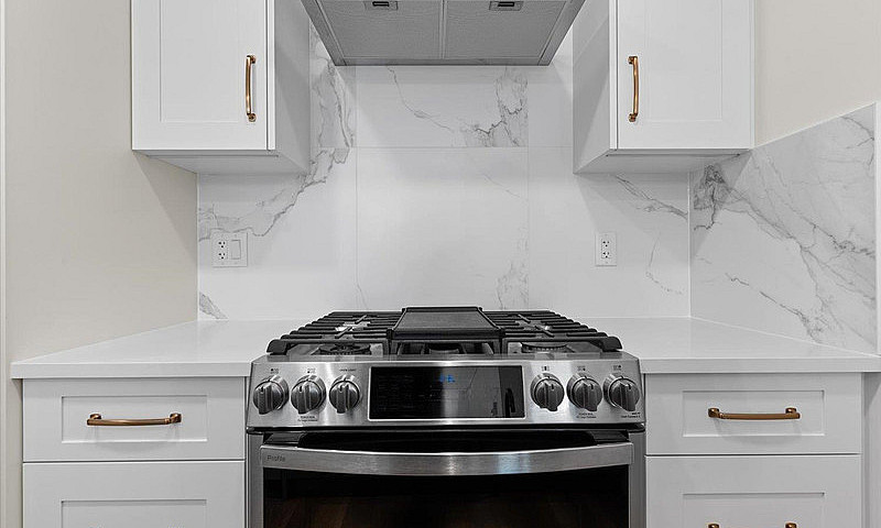 502 120 Esplanade Av...