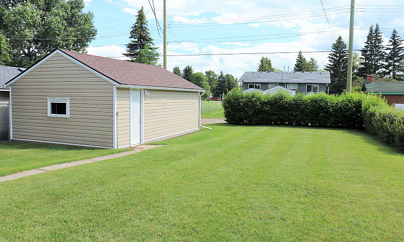 Renovated Bungalow N...