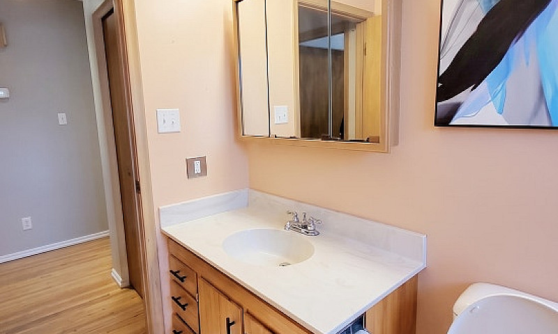 Nice 3-Bed Mainfloor...