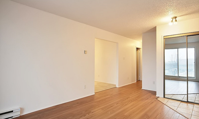 4 1/2 Style Condo Au...