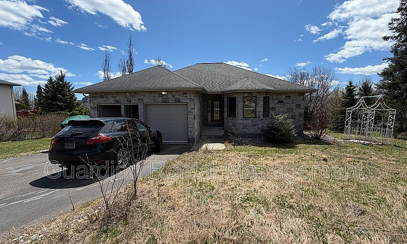 Spacious Walkout On ...