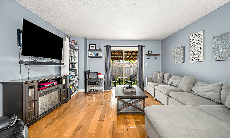 Just Listed! 3 Bedro...