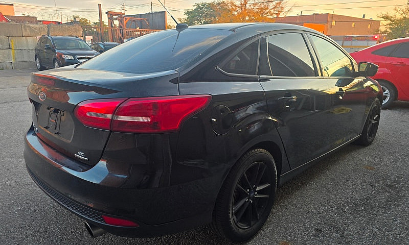 2016 Ford Focus Se *...