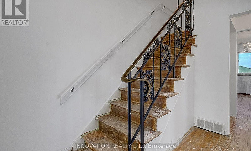 456 Gladstone Street...