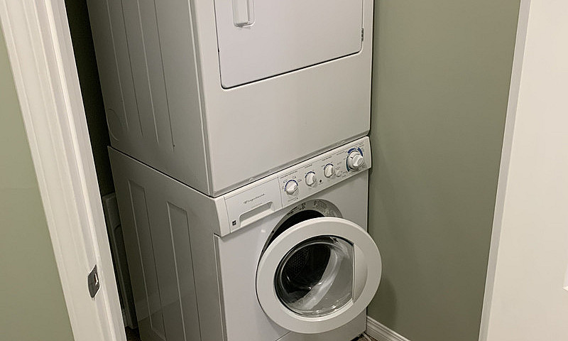 Corner Unit With Und...