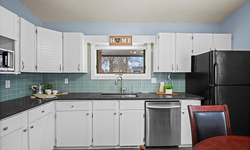 4-Bedroom House In R...