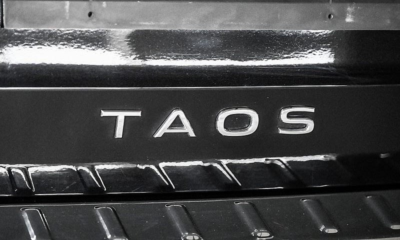 2023 Volkswagen Taos...