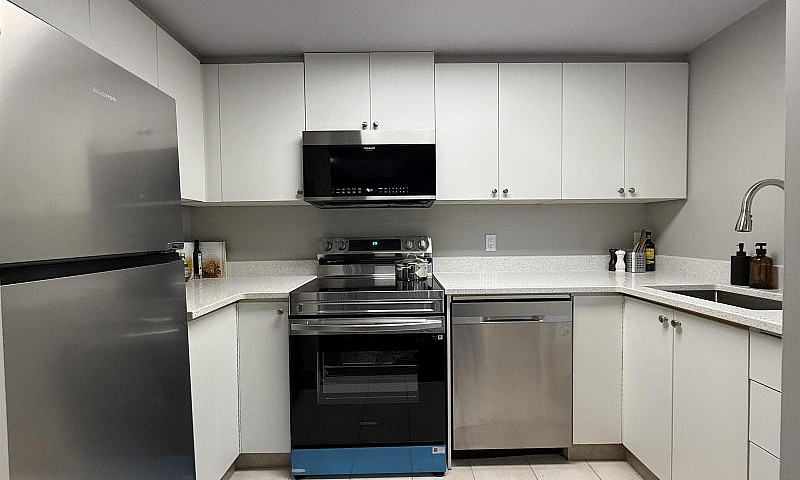 505 15111 Russell Av...
