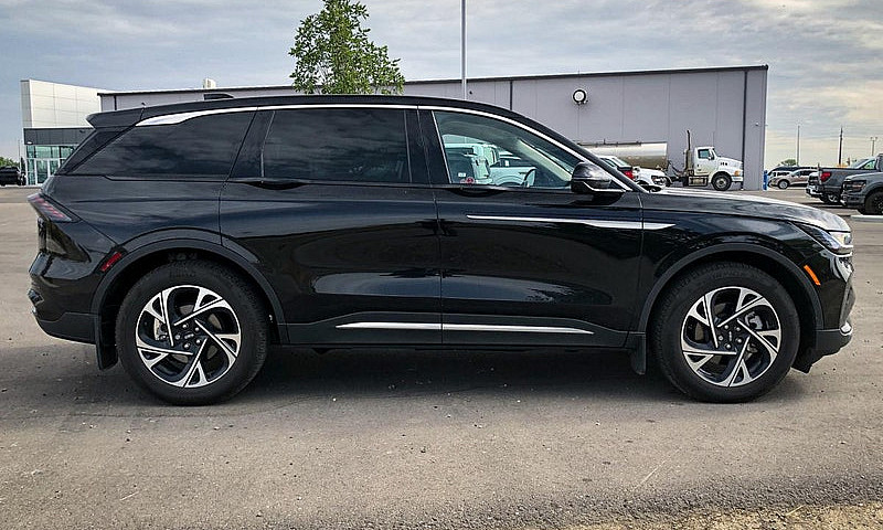 2025 Lincoln Nautilu...