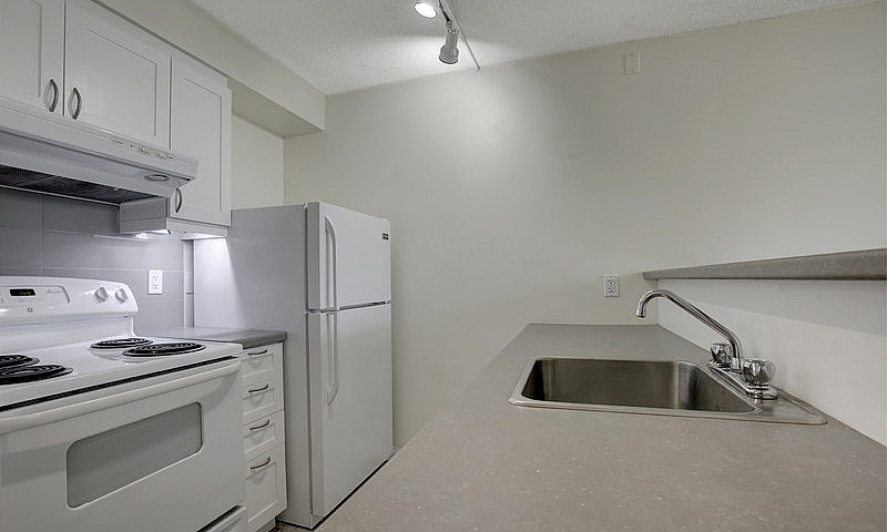 Oshawa 2 Bedroom Apa...