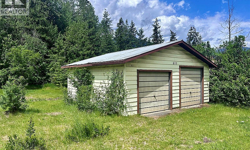 611 Slocan Street Sl...