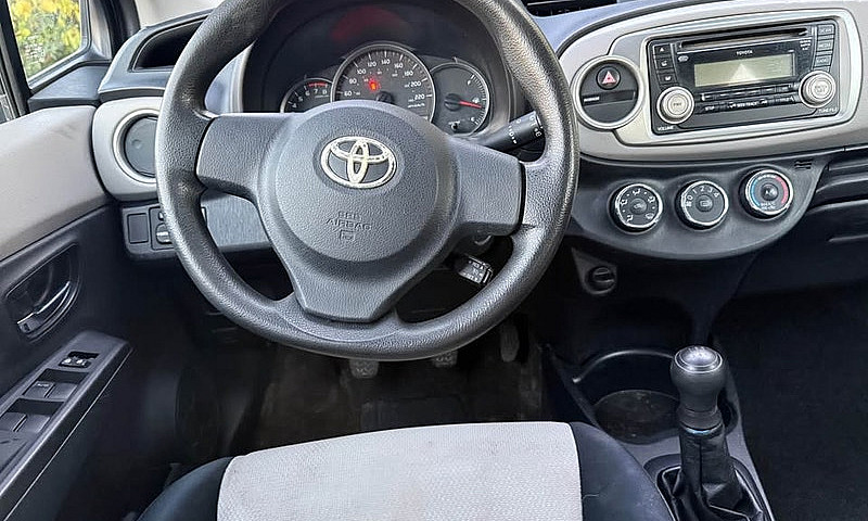 2012 Toyota Yaris 20...