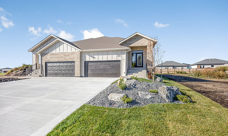 Beautiful 1360Sqft B...