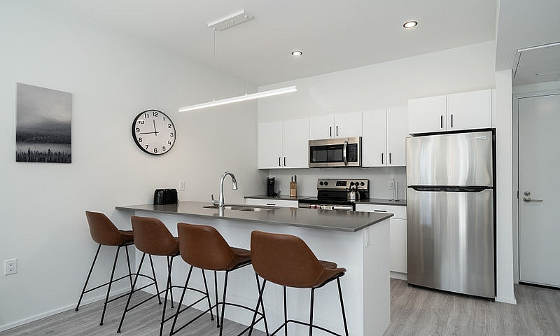 Modern 1Br/1.5Bath I...