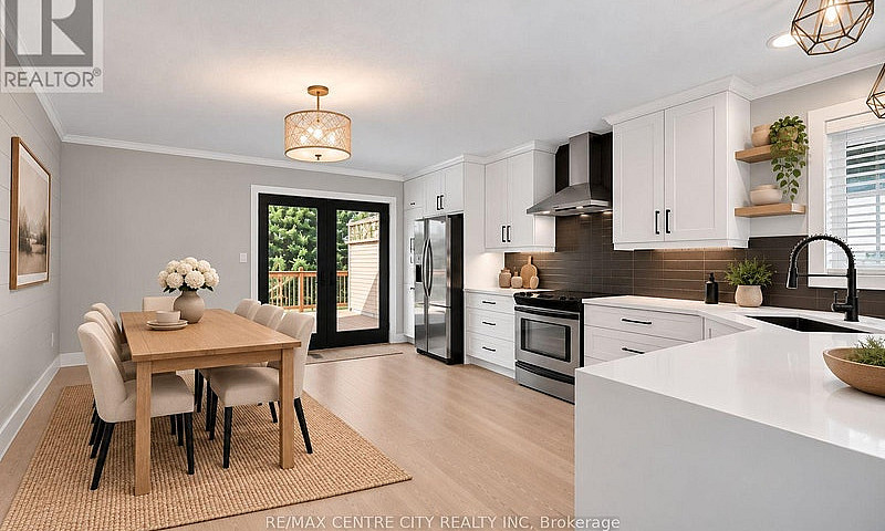 59 Bridle Path, Stra...