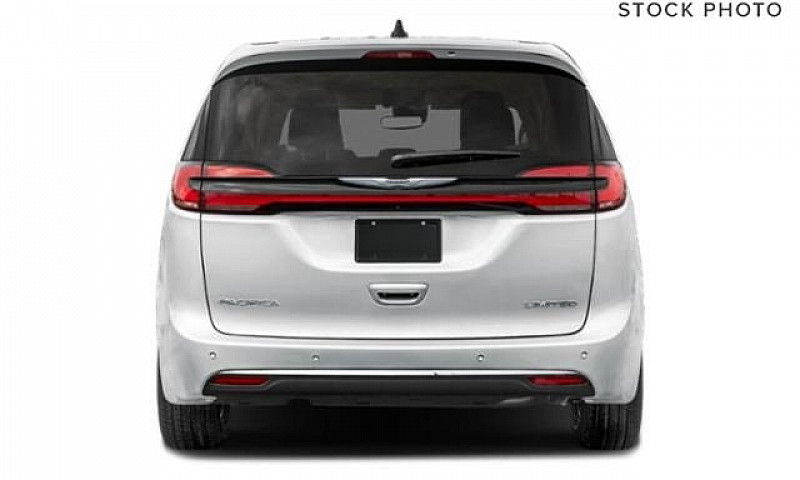 2025 Chrysler Pacifi...