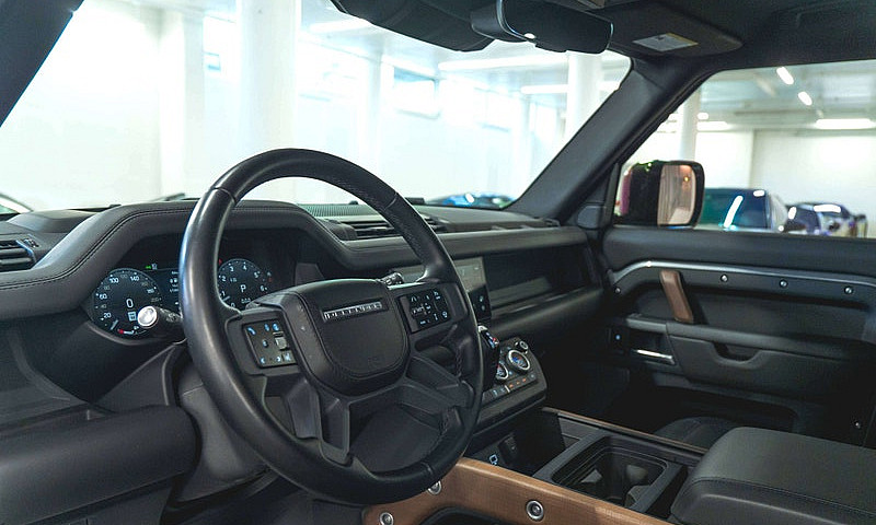 2024 Land Rover Defe...