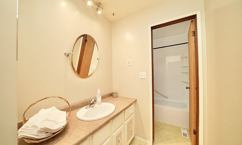 3 Bedroom Bungalow F...