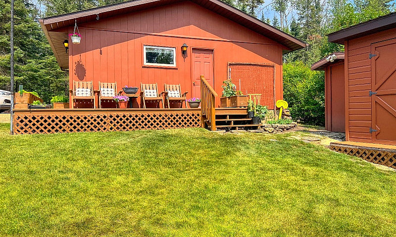 Cottage For Sale - D...