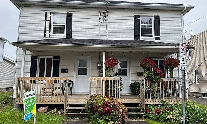 $422,000 - Duplex Fo...