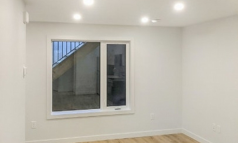 Modern Studio Unit W...