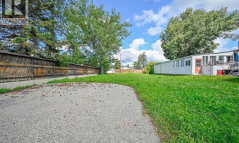 4429 51 Avenue Valle...
