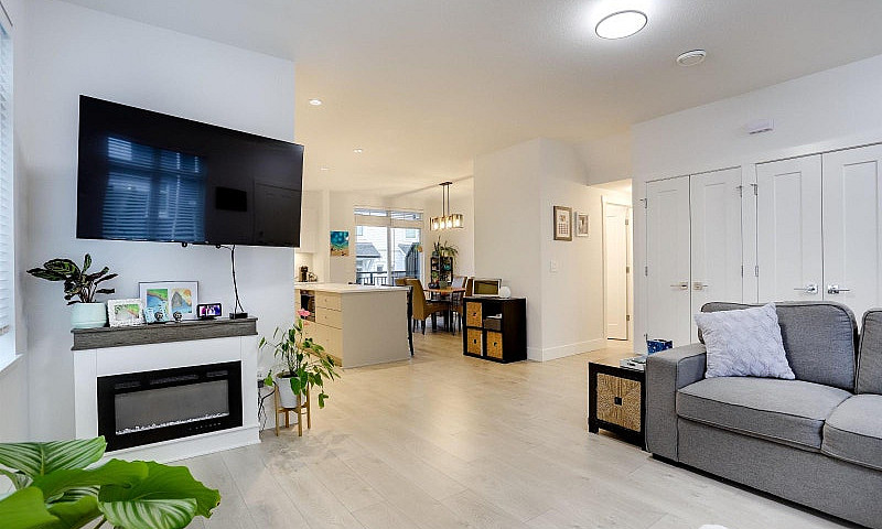 118 2070 Oak Meadows...