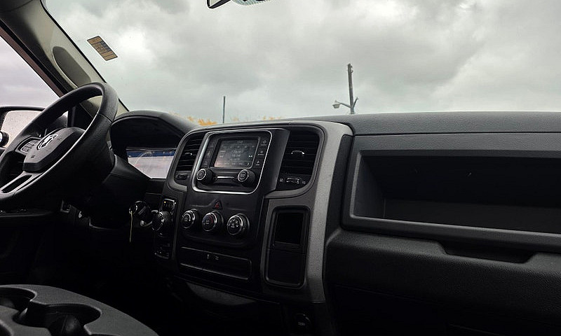 2017 Ram 1500 4X4 V6...