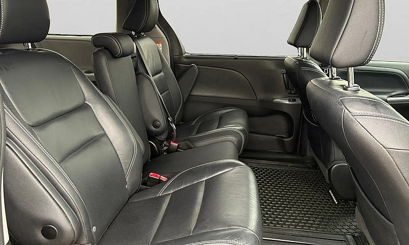 2019 Toyota Sienna S...