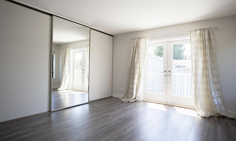 11604 75A Avenue Del...