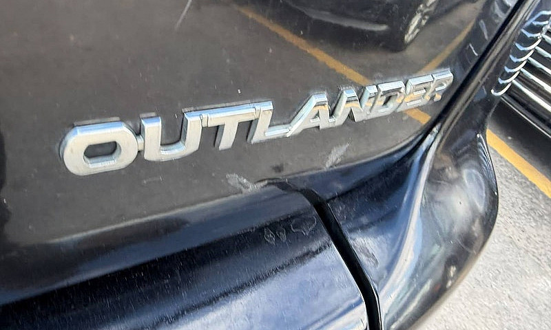 2010 Mitsubishi Outl...