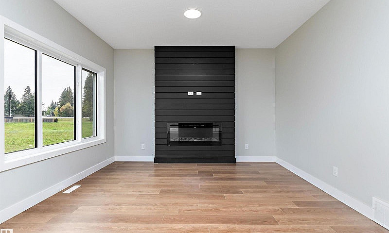 5020 50 St Calmar, A...