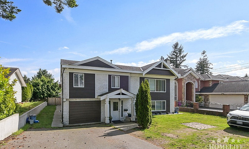 Spacious 5-Bed Famil...