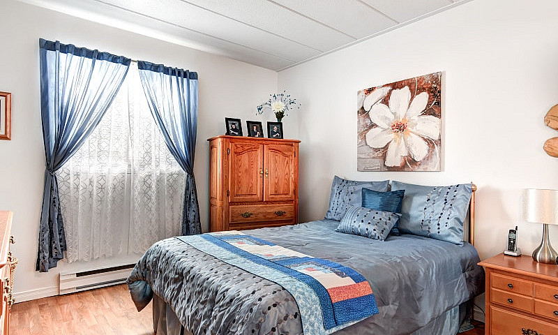 4 ½ - Charlesbourg -...
