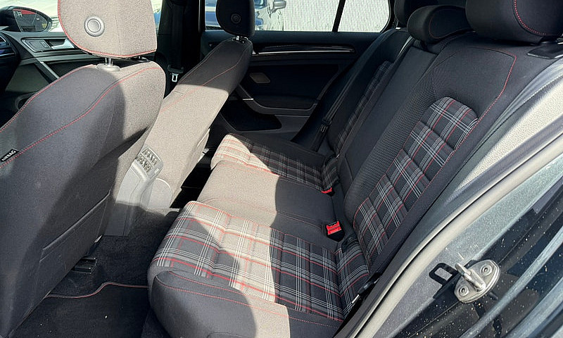 2017 Volkswagen Golf...
