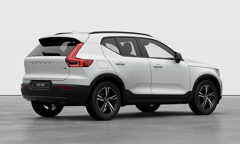 2026 Volvo Xc40...