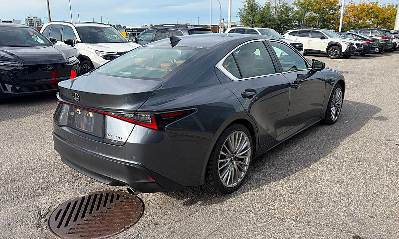 2021 Lexus Is Is 300...