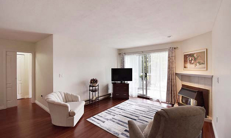 Bright, Spacious Con...