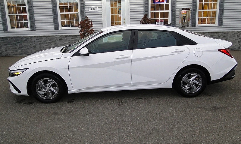 2022 Hyundai Elantra...