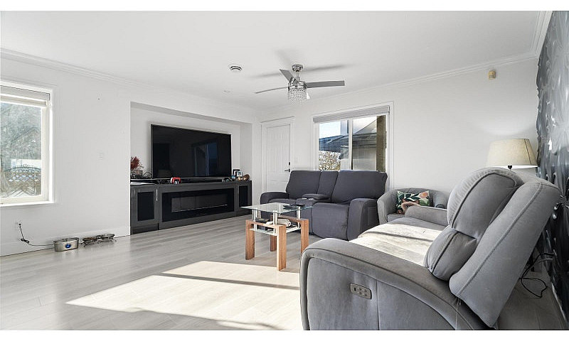 12572 62B Avenue Sur...
