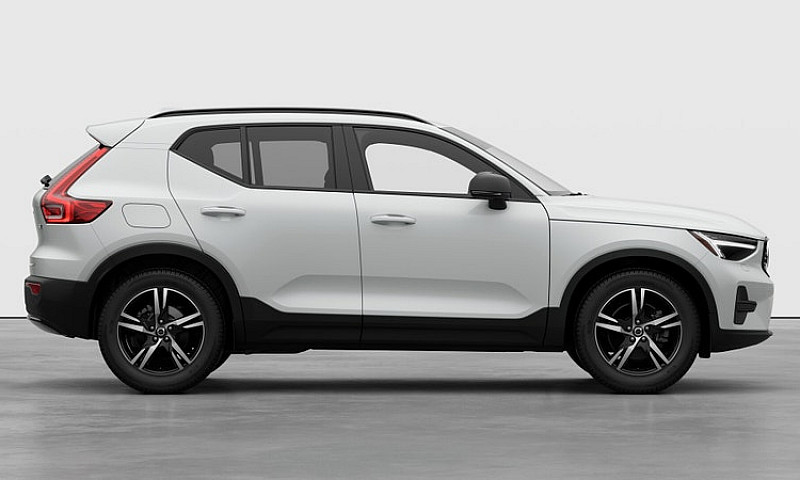 2026 Volvo Xc40...