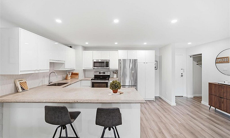 304 365 Wellington C...
