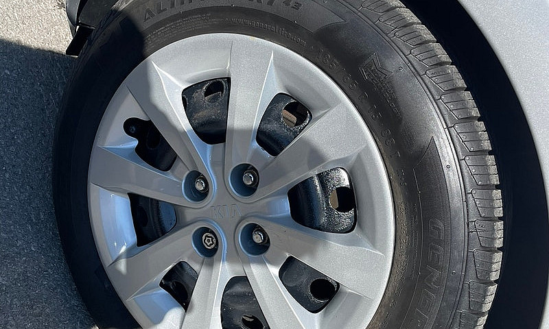 2015 Kia Rio Hatchba...