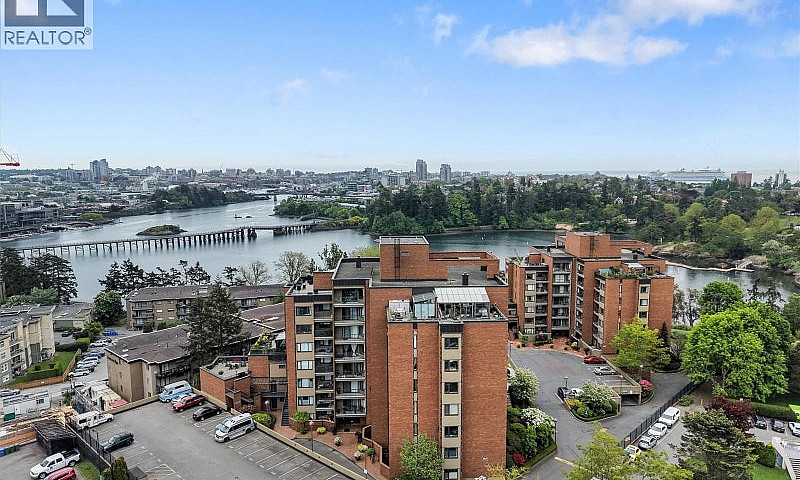 703 103 Gorge Rd E V...