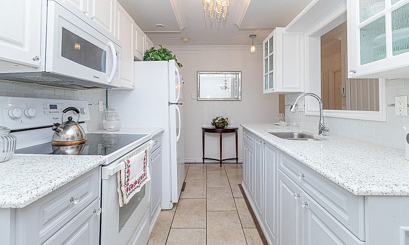 Beautiful 1 Bed 1 Ba...