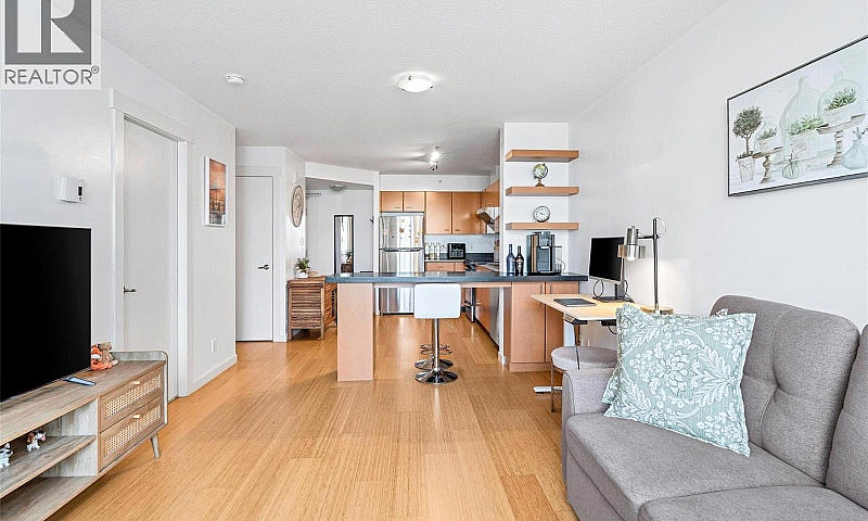 1001 751 Fairfield R...