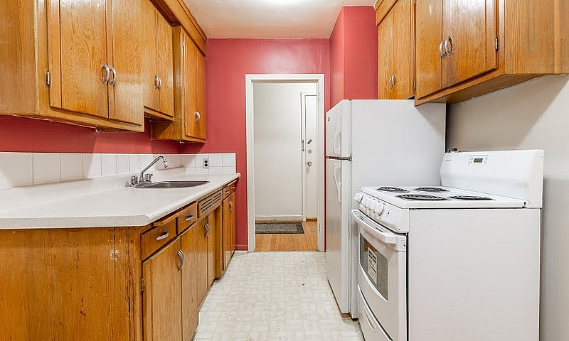 405 Assiniboie Ave- ...