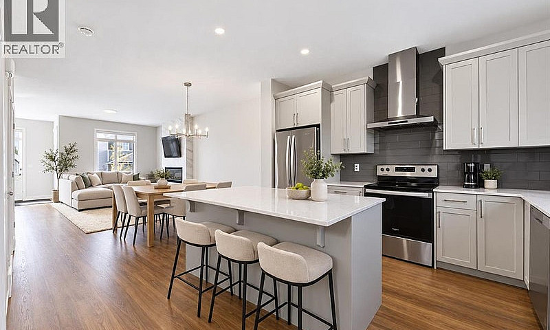 10 Lucas Close Nw Ca...