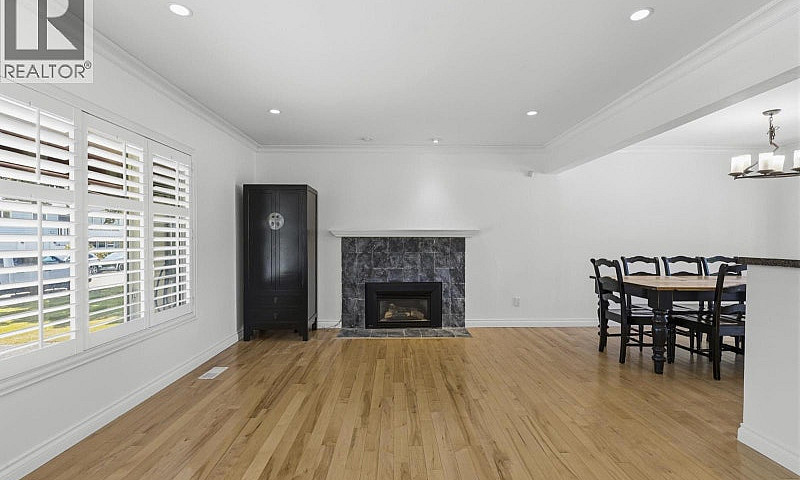 10851 Rosecroft Cres...